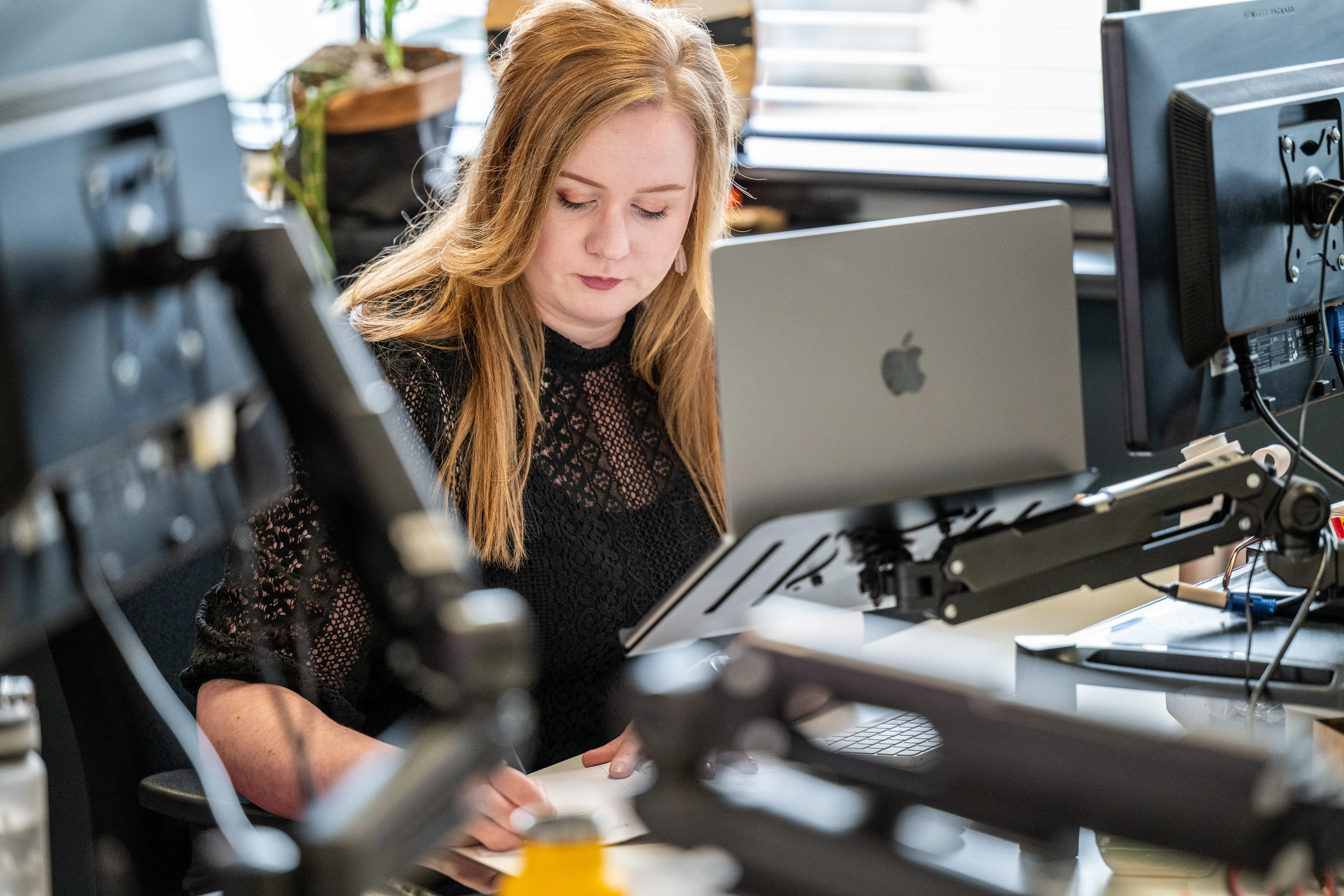 CRM vs. CMS: Hoe zet je ze in voor je B2B bedrijf?